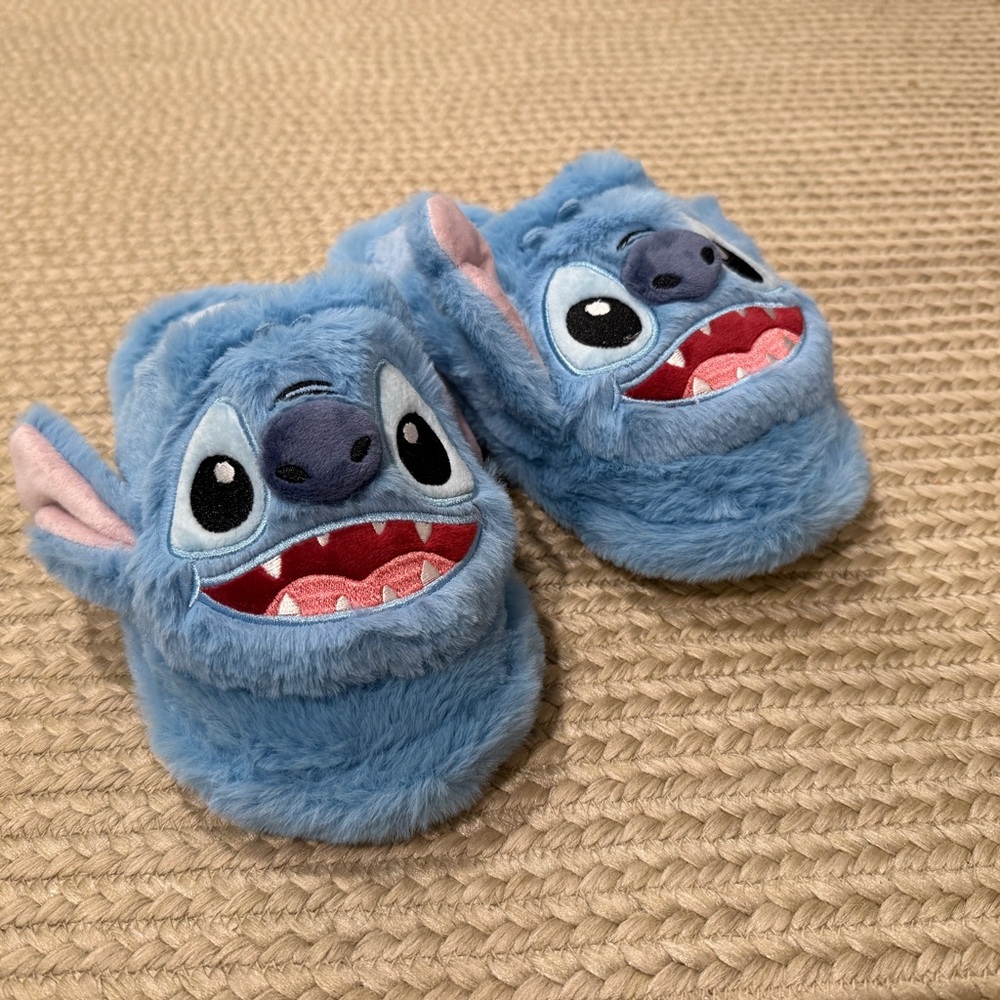 FREE SHIPPING Disney’s Lilo and Stitch,  Blue Stitch Fuzzy Slippers NWOT